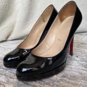 Louboutin black patent leather pump